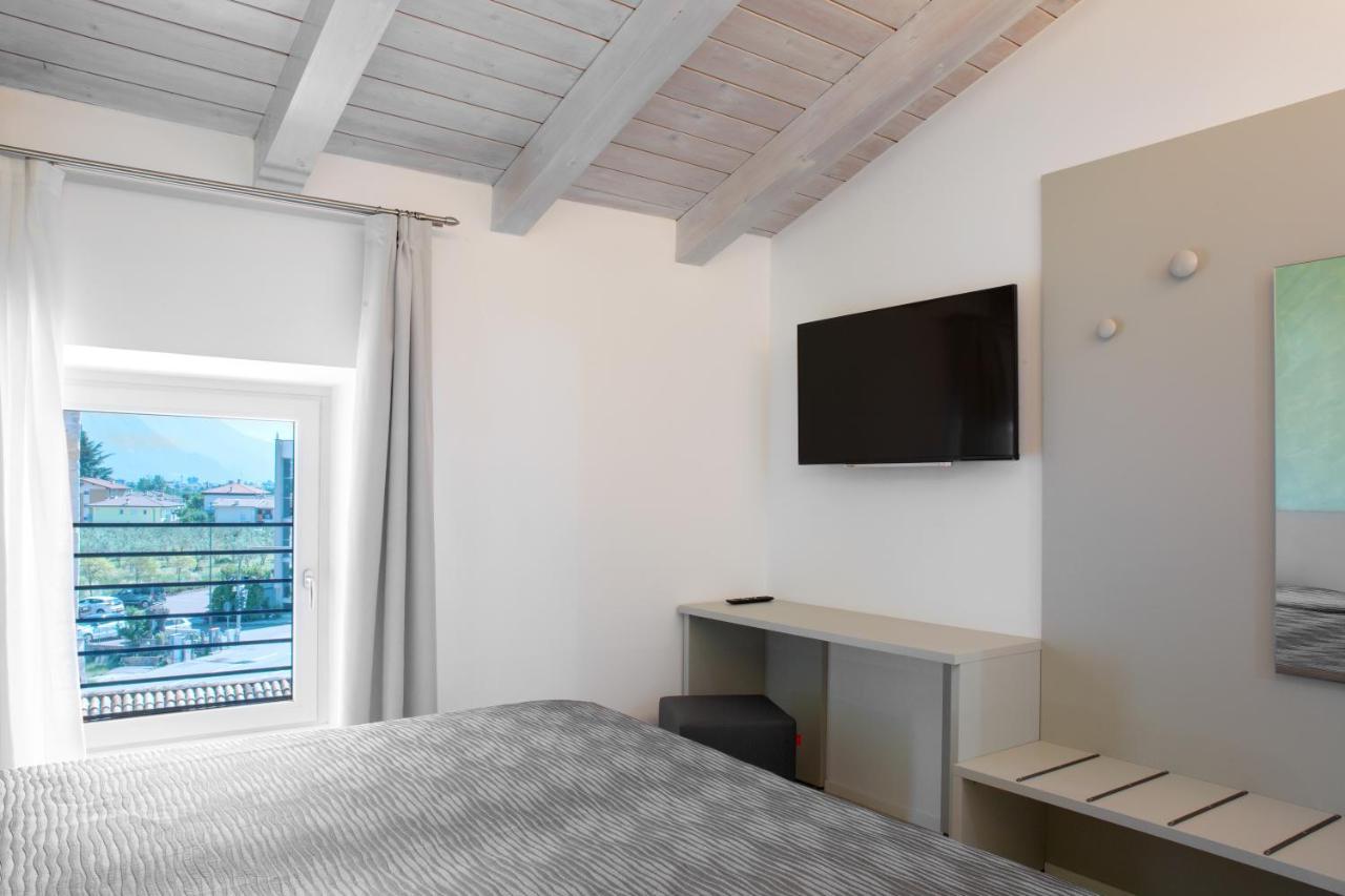 Appartamento Campagnola Mansardato Con Soppalco Рива-дель-Гарда Экстерьер фото